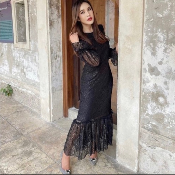 The Vampire's Wife X H&M The Night Whisperer Black Lace Dress 🖤 - Picture 5 of 17